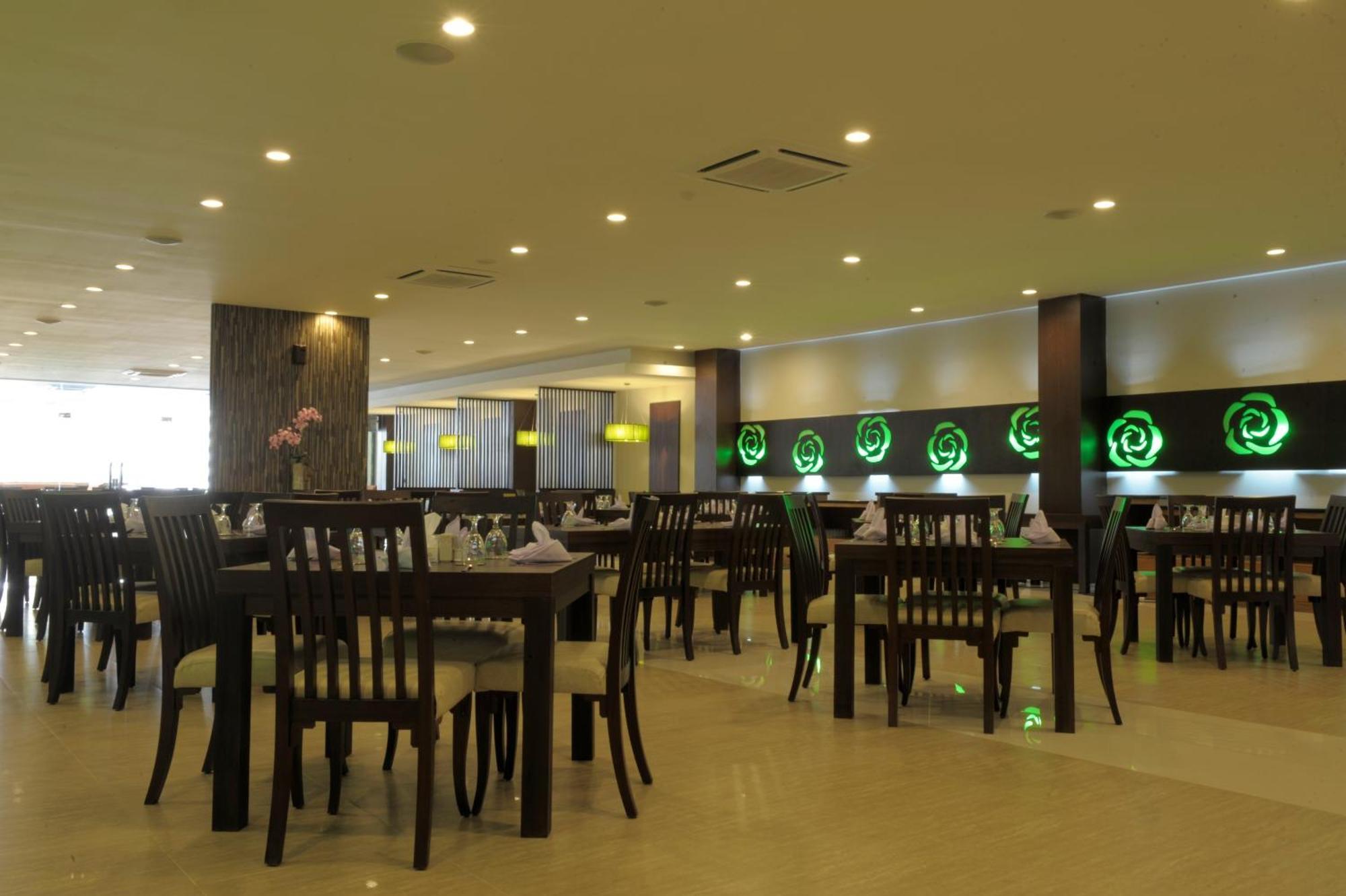 Lombok Plaza Hotel And Convention Mataram Exterior foto