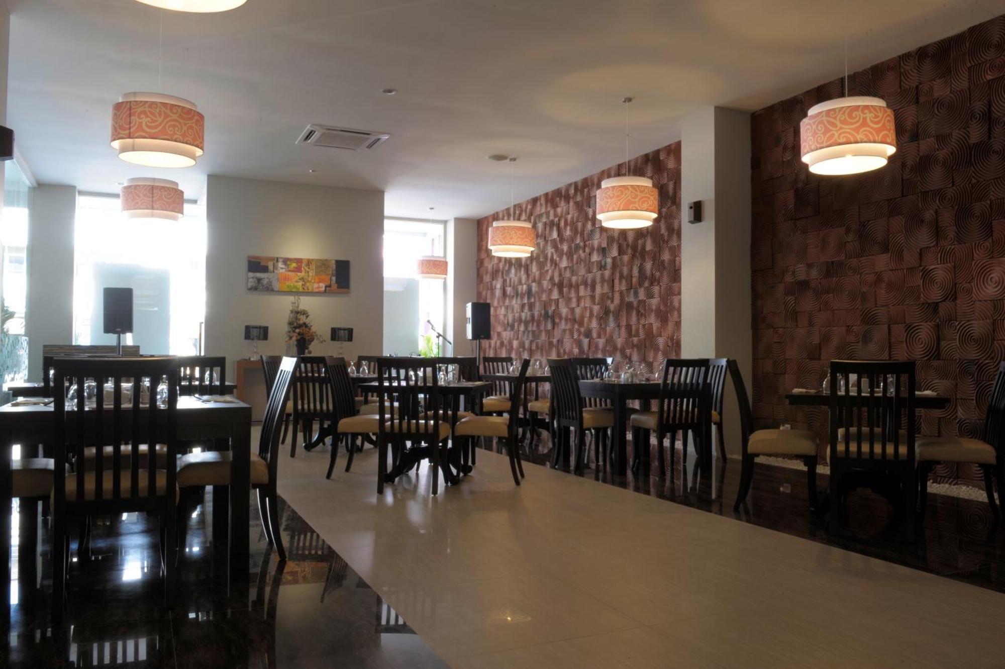 Lombok Plaza Hotel And Convention Mataram Exterior foto