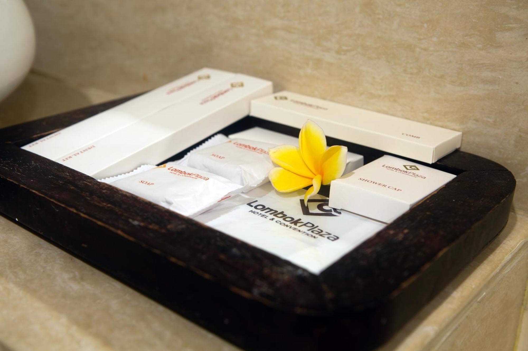 Lombok Plaza Hotel And Convention Mataram Exterior foto