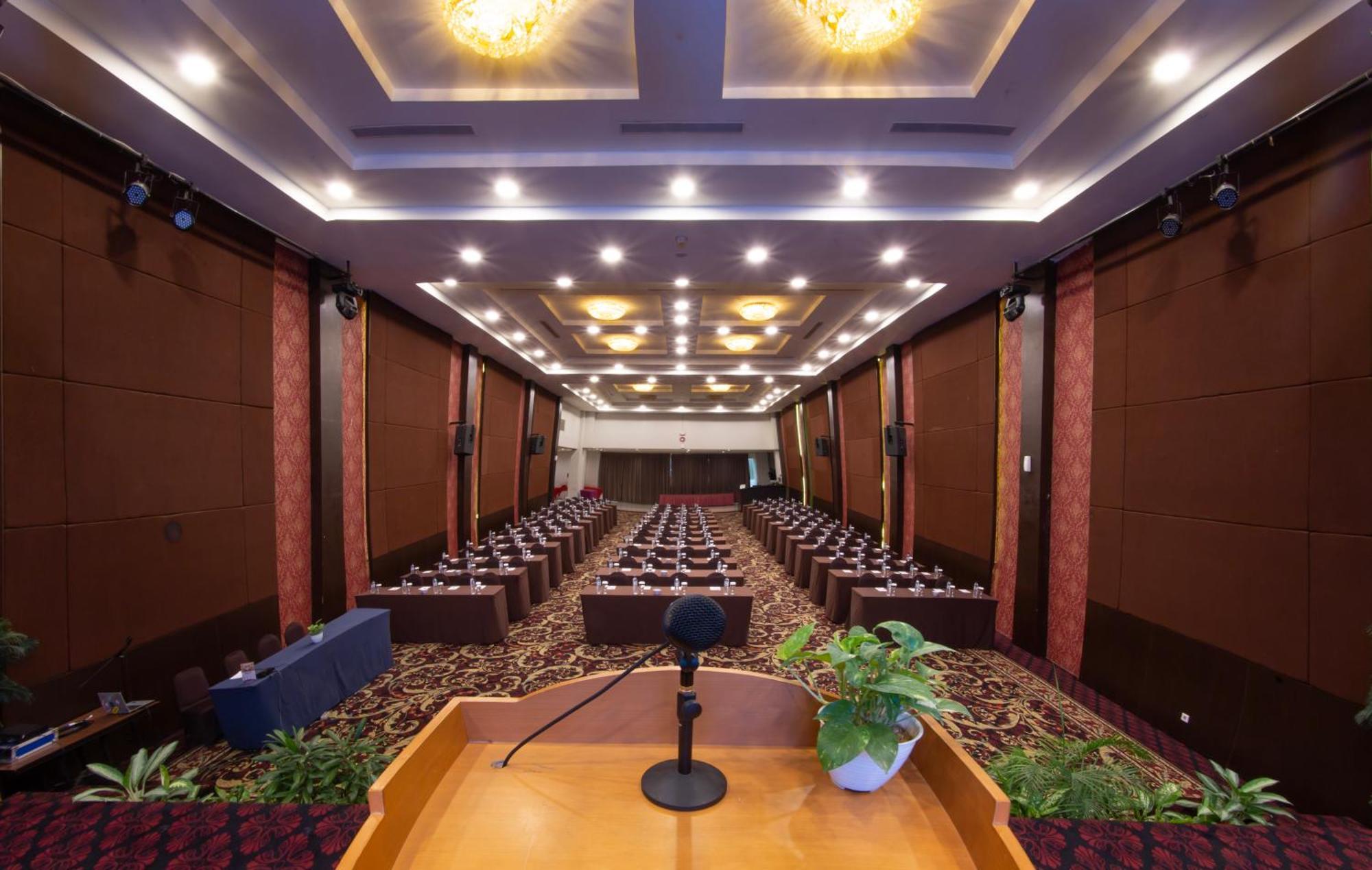 Lombok Plaza Hotel And Convention Mataram Exterior foto